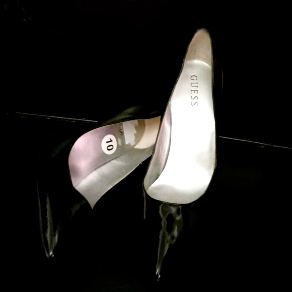 Guess women's black patent leather size 10 shilett